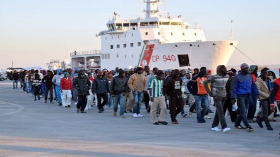 إيطاليا تعتزم إغلاق موانئها أمام المهاجرين