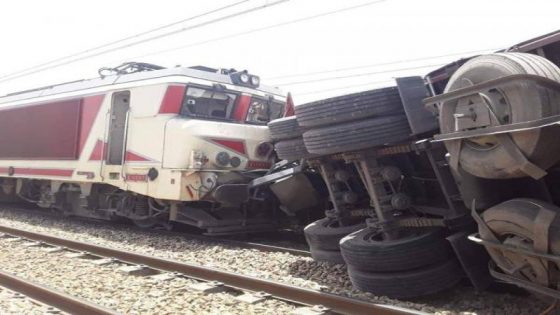 حادثة سير خطيرة بعد اصطدام قطار بسيارة بيكوب بضواحي "بوسكورة"