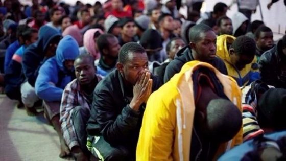 ليبيا: الاتحاد الافريقي يحقق في بيع الجماعات المسلحة مهاجرين أفارقة "عبيداً"