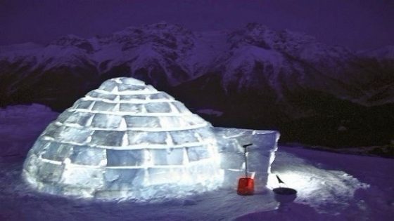 منتجع سياحي يتيح للزوار بناء حجرات جليدية للإقامة فيها