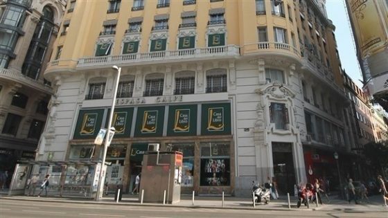 رونالدو يستحوذ على أقدم مكتبة في مدريد