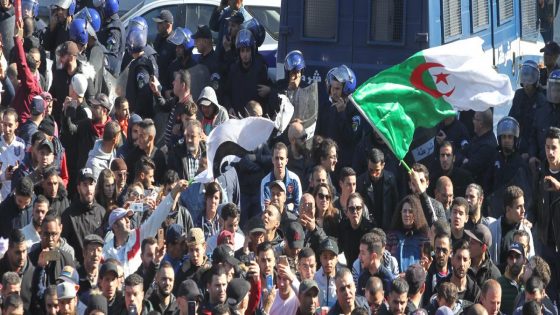 جمعة حاسمة بالجزائر.. الشرطة تقمع مليونية ضد بوتفليقة