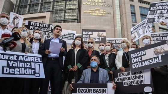 مئات الصحفيين الأتراك يتظاهرون ضد قمع وتقييد الحريات