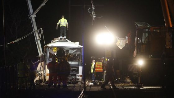 مقتل 4 أطفال وجرح 20 في تصادم قطار بحافلة مدرسية جنوبي فرنسا