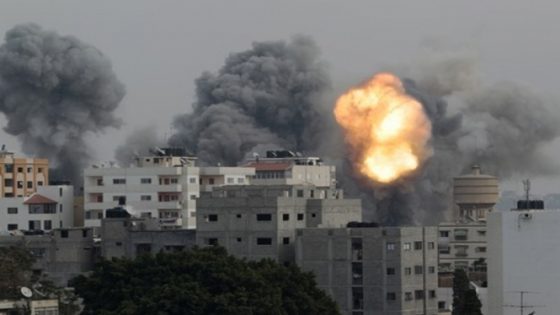 غزة الآن: الطيران الإسرائيلي يشن غارات على غزة