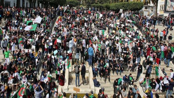 تواصل المظاهرات في الجزائر.. والجيش يتراجع عن التهديد