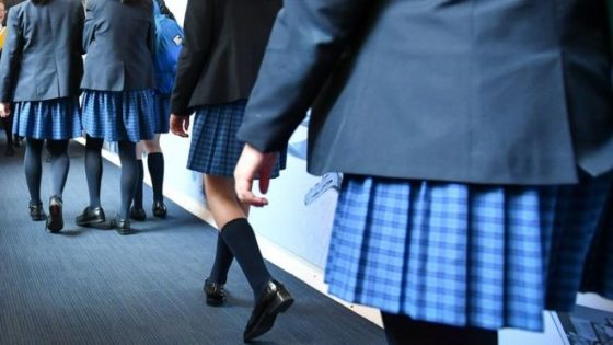 تقرير: "ثُلث التلميذات"في بريطانيا يتعرض للتحرش في الزي المدرسي