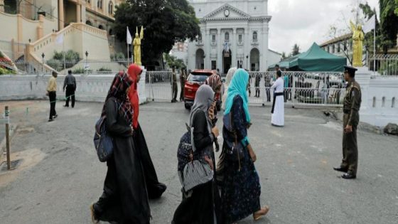 مسيحيون يهاجمون مسجداً في سريلانكا وفرض حظر للتجوال