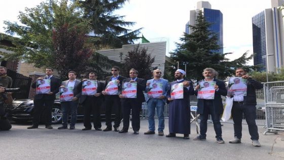 وقفة إحتجاجية لإعلاميين أمام قنصلية الرياض للمطالبة بحرية خاشقجي