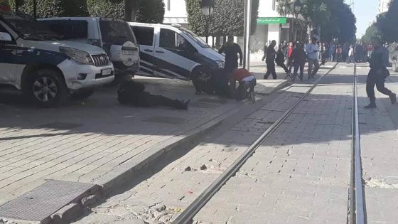سيدة تفجر نفسها فى سيارة للشرطة في شارع بورقيبة وسط تونس