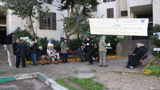 متقاعدو الجمارك بشارع القدس يحتجون على قرار إفراغهم من المساكن الجمعوية