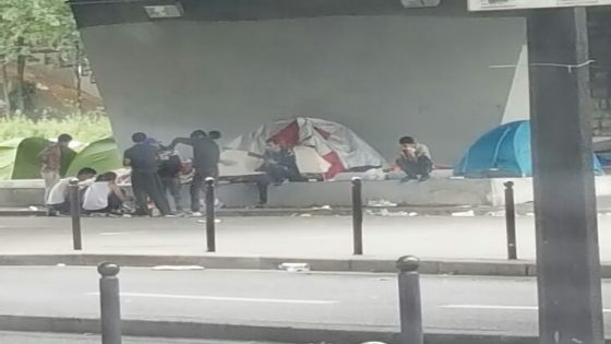 مهاجرون في باريس: نعيش "أسوأ من الحيوانات"