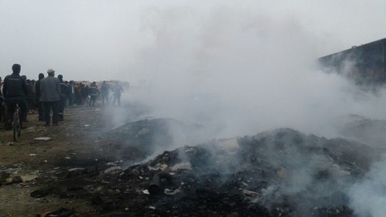 عاجل ..النيران تلتهم المتلاشيات بالسوق الأسبوعي رغم برودة الجو بسيدي بنور