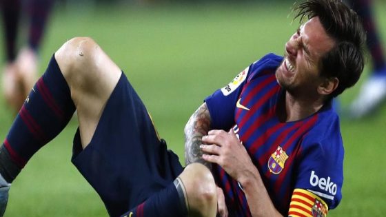 ميسي يتعرض للطرد لأول مرة في تاريخه مع برشلونة