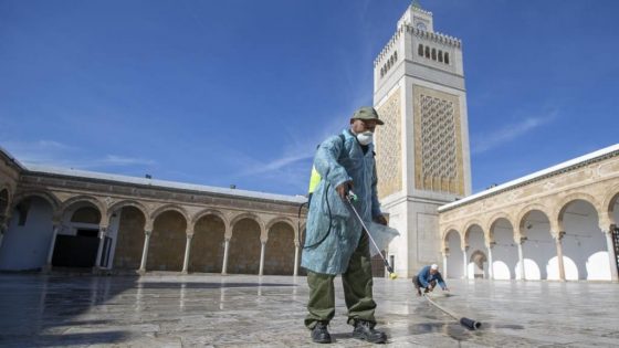 المغرب يغلق جميع المساجد اعتبارا من يوم الاثنين لمكافحة فيروس كورونا