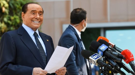 رئيس وزراء إيطاليا الأسبق برلوسكوني يشفى من كورونا