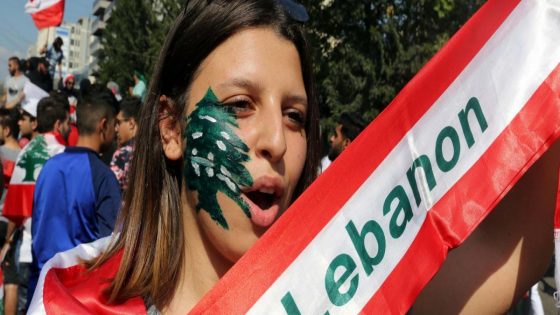 وصف صحيفة "عكاظ" لمتظاهرات لبنان يثير غضب سعوديين
