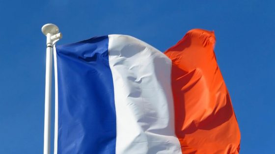 فرنسا تفرض حظراً على 18 سعودياً وتهدد بعقوبات أخرى