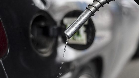 الإمارات.. تطبيق ضريبة القيمة المضافة مطلع 2018 يشمل الوقود