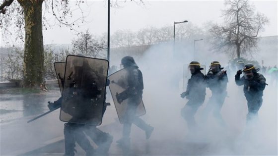 آلاف المتظاهرين في فرنسا ضد قانون “الأمن الشامل”