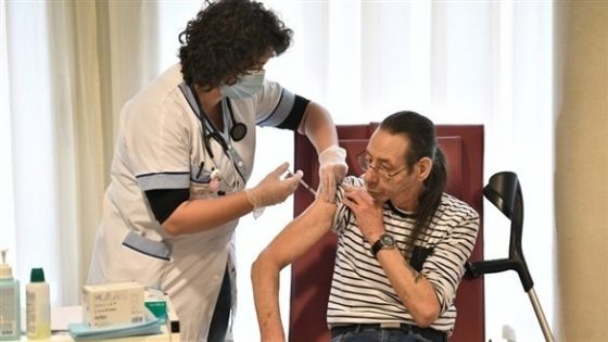 فرنسا تعلن النجاح في تطعيم مليون شخص ضد كورونا