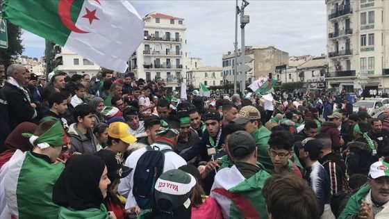 الطلاب في الجزائر يتظاهرون مجدّدا رغم منع المسيرات