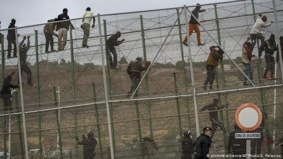 150 مهاجراً يحاولون اختراق السياج الحدودي بين إسبانيا والمغرب
