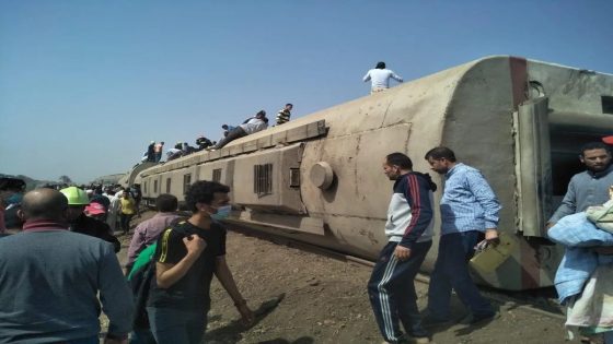 ارتفاع وفيات حادث قطار طوخ في مصر إلى 16