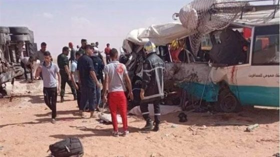 18 قتيلاً بعد تصادم بين شاحنة وحافلة في الجزائر