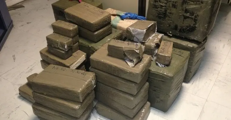 أكادير…كمين يطيح بشخصين بحيازتهما كميات من مخدر الشيرا