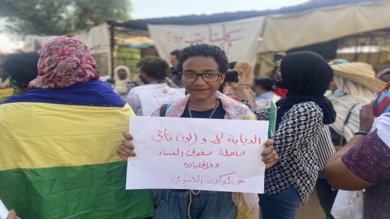 غازات مسيلة للدموع على المتظاهرين في السودان