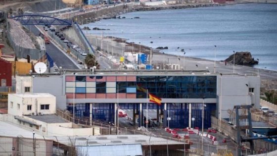 اسبانيا تمدد إغلاق معبري سبتة ومليلية والإجراء يمس عشرات الآلاف من المغاربة