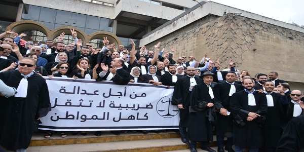 محامون يقررون الاستمرار في مقاطعة الجلسات