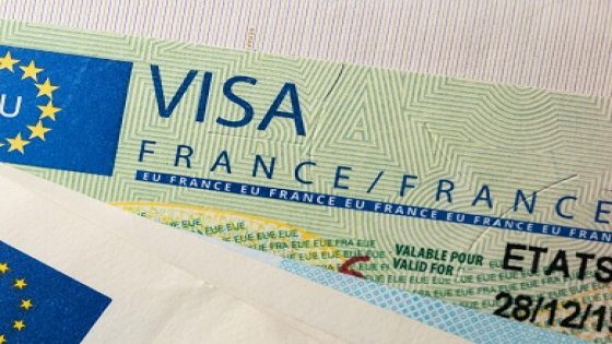 فرنسا تعتزم رفع قيود تأشيرات الدخول عن مواطني المغرب