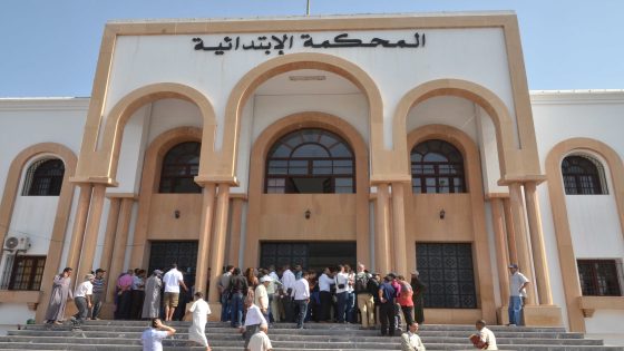 Moroccans gather outside the tribunal of Agadir on July 13, 2015 following the trial of two women who were facing charges of "gross indecency" for walking through a market wearing dresses, in the coastal city of Agadir. The women, hairdressers aged 23 and 29, were arrested on June 16 as they strolled through the open-air market in Inezgane, a suburb of Agadir, on their way to work. AFP PHOTO / STR / AFP PHOTO / STR