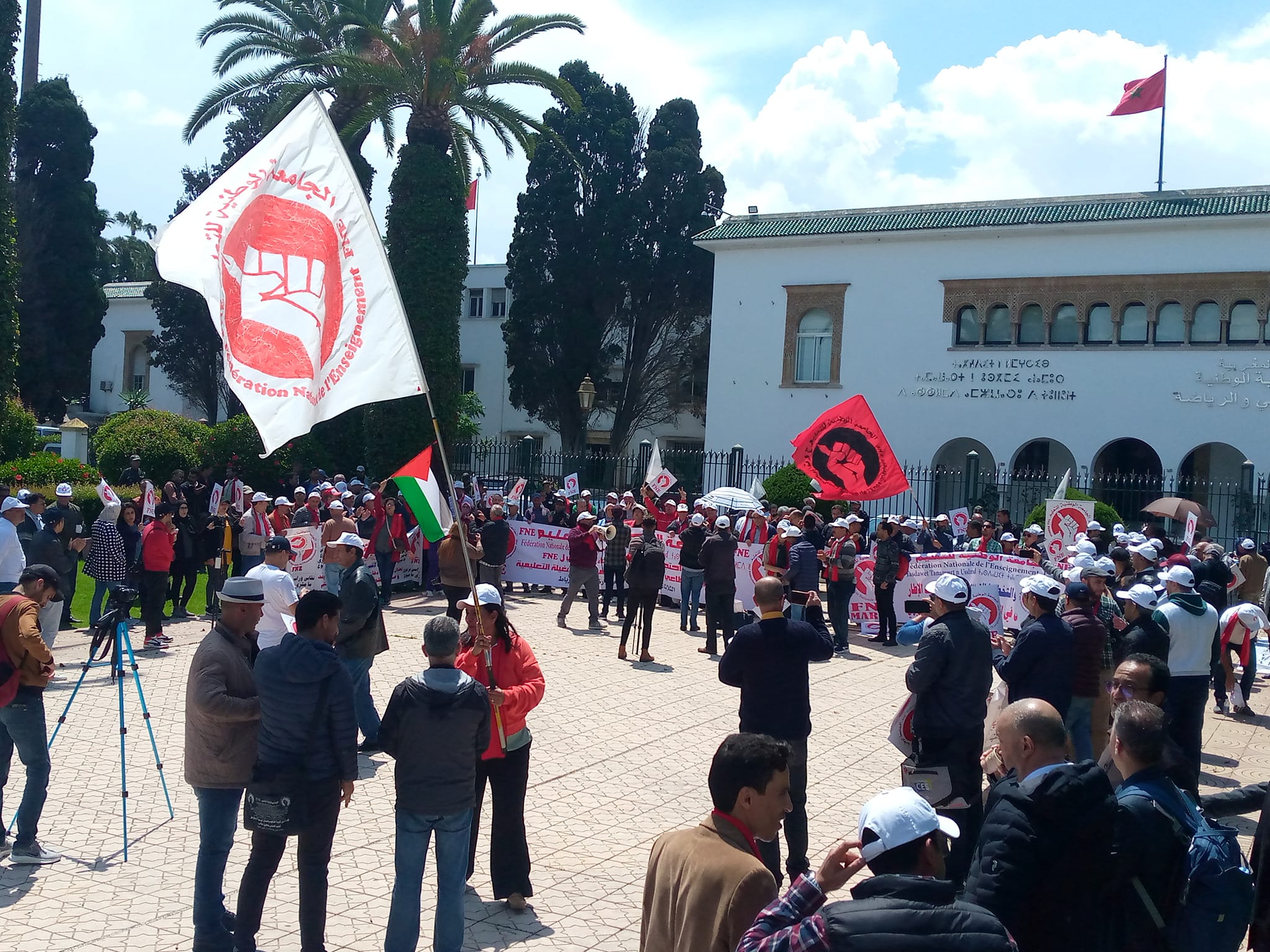 اعتصام نقابة تعليمية أمام الوزارة بسبب “الإقصاء التعسفي من الحوار”