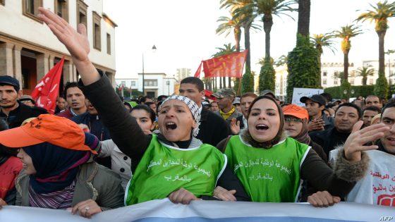 Protesters shout slogans during a rally on February 20, 2014 in Rabat to demand change on the anniversary of Morocco's pro-reform movement. Members of the February 20 movement were joined in Rabat by unemployed school leavers and Berber activists as they waved banners and chanted slogans denouncing corruption, injustice and despotism outside parliament, an AFP journalist reported. AFP PHOTO / FADEL SENNA / AFP PHOTO / FADEL SENNA