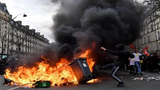 الشرطة الفرنسية تعتقل 667 شخصًا خلال الاحتجاجات وسط تحذيرات من تزايد العنف بالبلاد