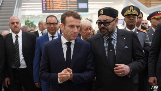 Moroccan King Mohammed VI (R) and French President Emmanuel Macron (L) speak after inaugurating a high-speed line at Rabat train station on November 15, 2018. - French President Emmanuel Macron will visit Morocco on November 15 to take part in the inauguration of a high-speed railway line that boasts the fastest journey times in Africa or the Arab world. (Photo by CHRISTOPHE ARCHAMBAULT / POOL / AFP)