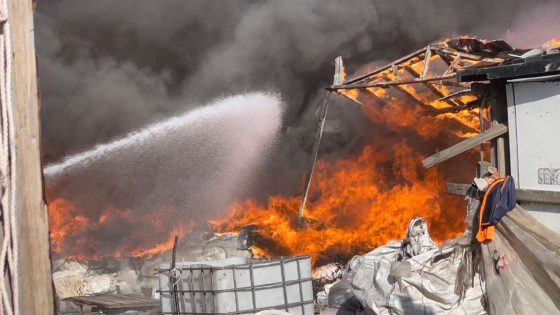 اندلاع حريق في سوق للمتلاشيات بمنطقة الهراويين في الدار البيضاء