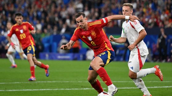 Spain's midfielder #08 Fabian Ruiz runs with the ball during the UEFA Euro 2024 Group B football match between Spain and Italy at the Arena AufSchalke in Gelsenkirchen on June 20, 2024. (Photo by PATRICIA DE MELO MOREIRA / AFP)