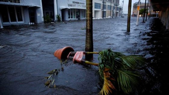 تحذير 8 ملايين أمريكي من خطورتها.. فيضانات تجتاح جنوب فلوريدا