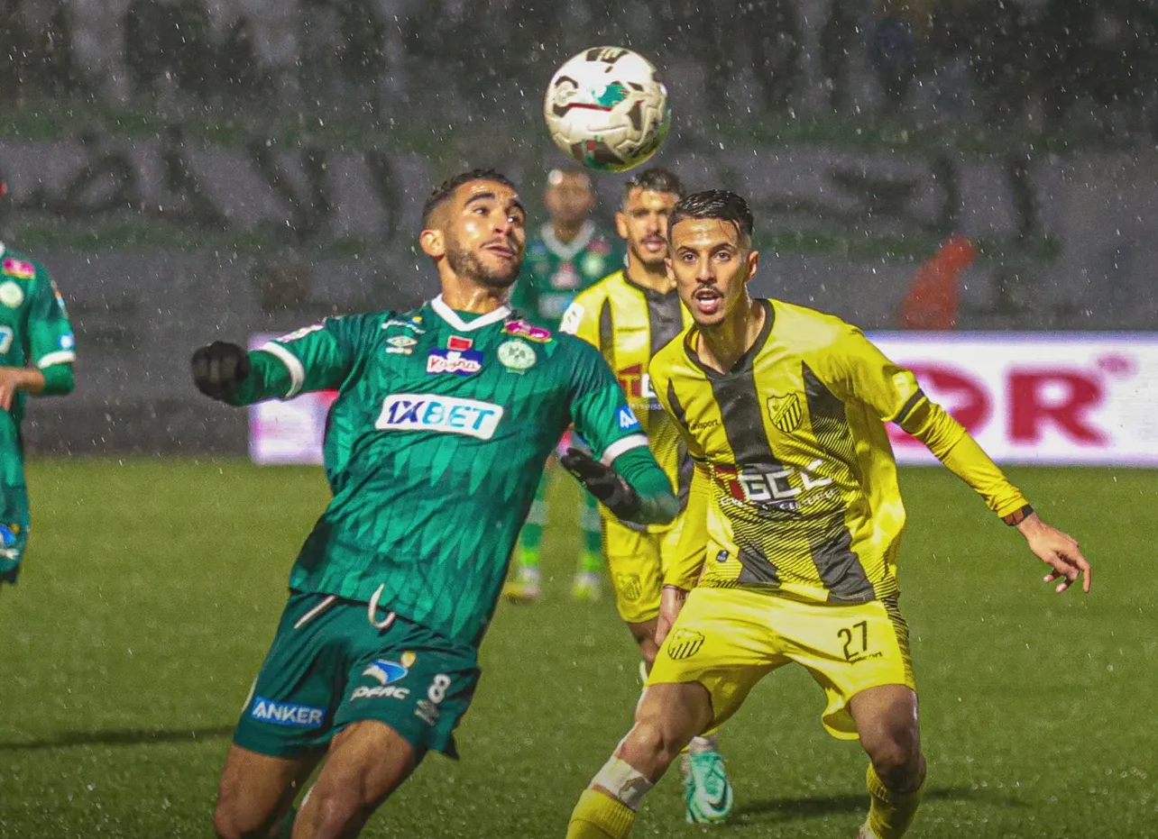 الرجاء يكتفي بالتعادل السلبي على أرضه أمام المغرب الفاسي