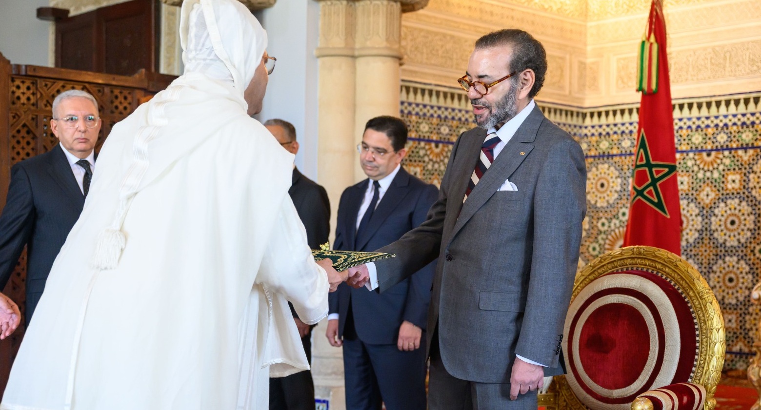 الملك يعين عددا من السفراء الجدد