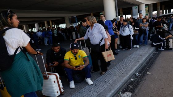 عودة الكهرباء إلى معظم أنحاء إسبانيا والبرتغال