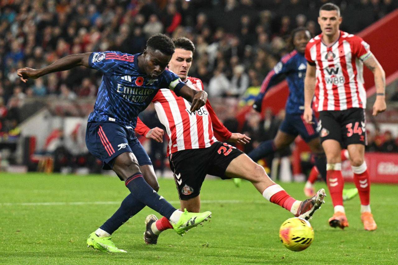 تعادل مثير: «القطط السوداء» توقف قطار أرسنال في قمة الدوري الإنجليزي