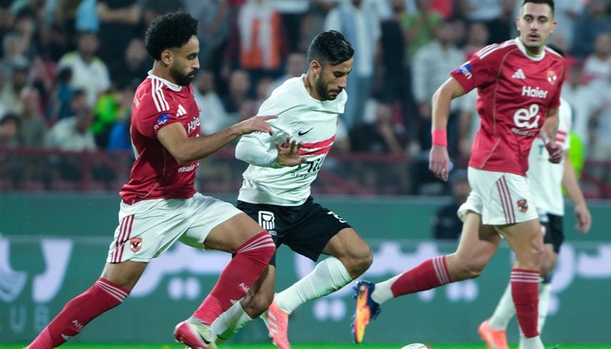 الأهلي ينهي الشوط الأول متقدماً على الزمالك في قمة السوبر المصري