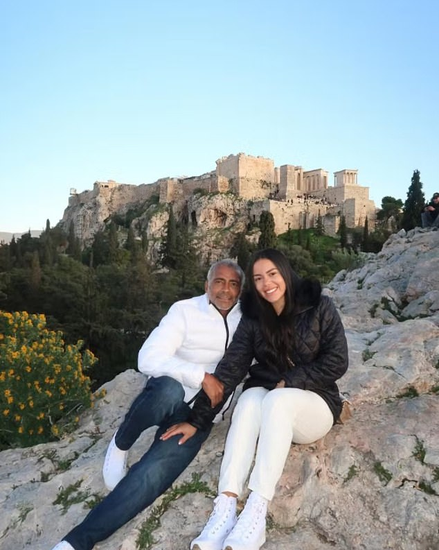 تفاصيل انفصال روماريو عن طالبة الجامعة: فارق العمر والجدل يتصدران المشهد