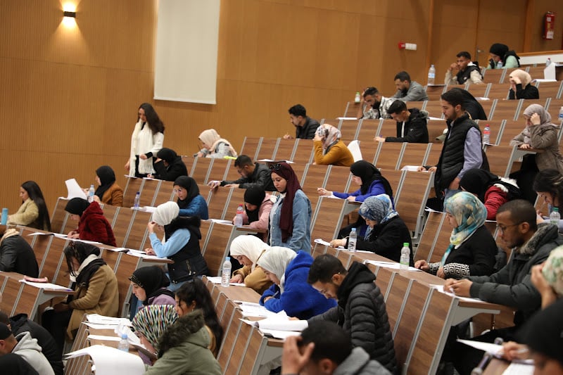 تفوق العنصر النسوي في مباريات التعليم بالمغرب: تحليل لنتائج الانتقاء والتحديات المستقبلية