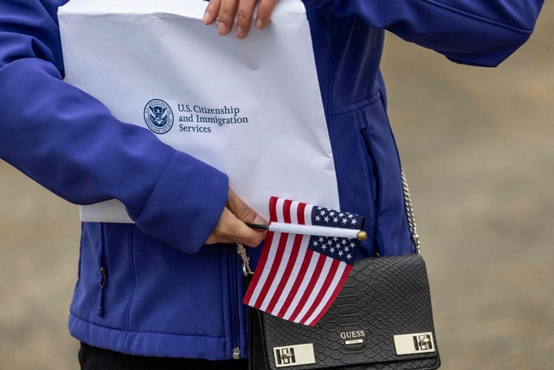 قرار ترامب بوقف الهجرة: تهديد لأحلام الشباب المغربي ومستقبل الهجرة الشرعية